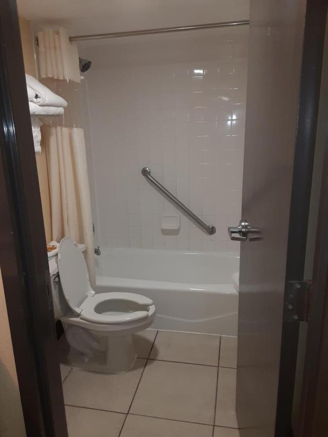 Charming One Bedroom Resort-Style Studio With Pool And Beach Access Ръскин Екстериор снимка